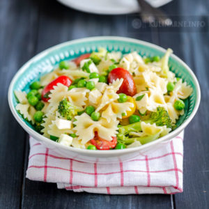 Sałatka makaronowa z brokułem
