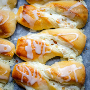 Szybkie drożdżówki z serem