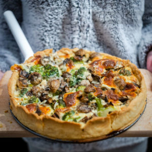 Tarta z brokułem i pieczarkami