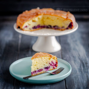 Ucierane maślane ciasto z borówkami