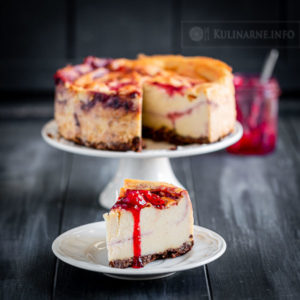 Sernik z wiśniową polewą