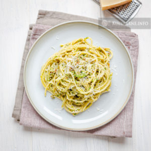 Spaghetti z pesto z liści rzodkiewek