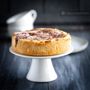 Sernik z powidłami śliwkowymi na kruchym spodzie